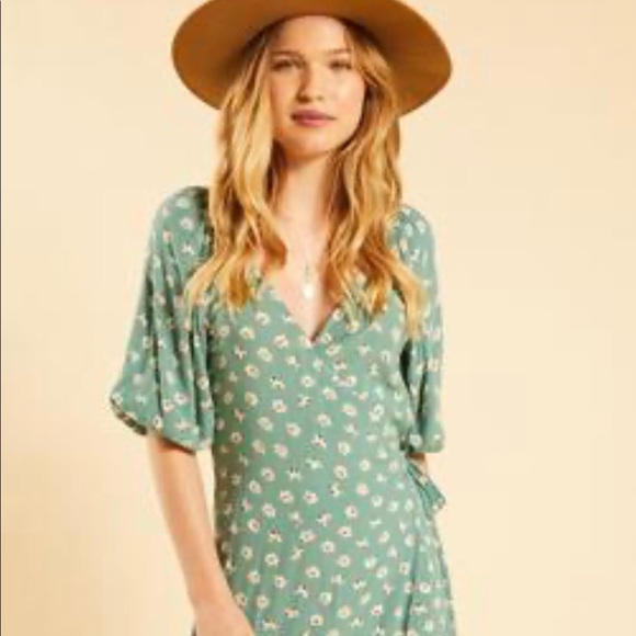 🌴🌼BILLABONG- BEST DRESSED🌼🌴 - Picture 3 of 10